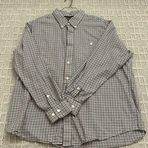 Orvis brand button down shirt. Classic fit. Size extra large